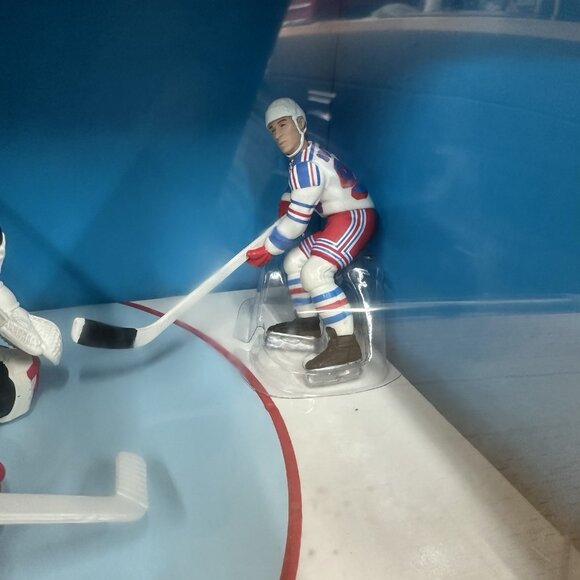 Starting Lineup Wayne Gretzky & Dominik Hasek Freeze Frame One on One Kenner - Picture 4 of 7